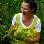 Kräuterspaziergang SPEZIAL – „Kräuterbuschen“ Jede/r bindet seinen eigenen Buschen mit Kräuterfrau Elisabeth Püschmann