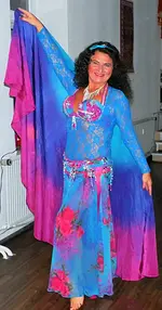 Beginn: Bauchtanz-Grundkurs für Anfänger mit und ohne Vorkenntnisse mit Bella Steudel