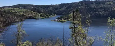 Yoga Kurzurlaub mit täglichen Yogaeinheiten, Wandern, Natur & Wildkräutern mit Katy Thiers