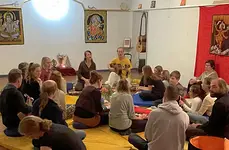 Mantra-Singekreis mit Helfried Lohmann