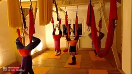 Tuch Yoga – die neue Art in Bewegung zu gehen mit Steffi Gruß