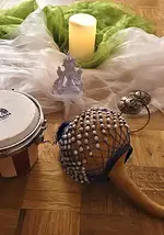 Ein Abend mit Kraftliedern, Mantras, Meditation und Klang mit Kati Henkler